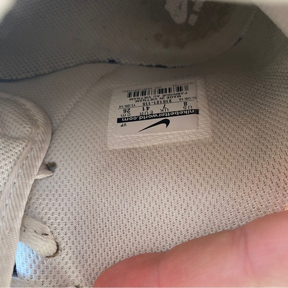 Air Force One - men’s size 8 - Picture 3 of 13